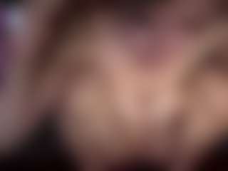 Live cam show with Laura Tate - Riding on livesexfox.com