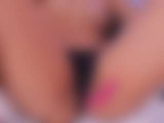 Live cam show with roxanneshelby - Petite on Camsoda