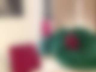 Live cam show with Celia - Blue Eyes on madthumbs