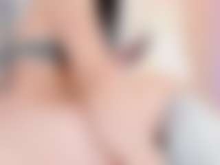 Live cam show with Emmajonees - Black Hair on Camsoda