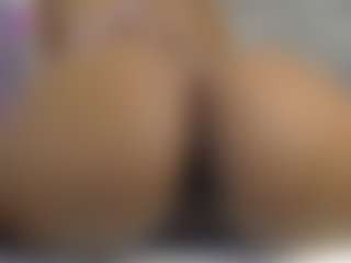 genesismoretz's Live Sex Cam Show