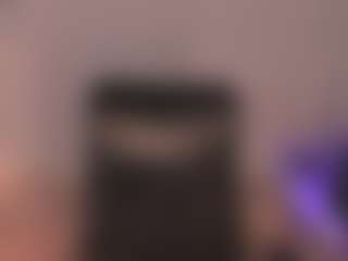 Live cam show with velvet-holly - Fingers on Camsoda