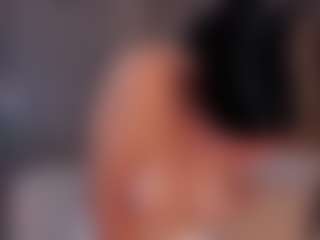 Live cam show with Hanna - Shaved Pussy on Camsoda