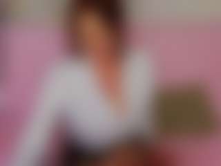 Live cam show with LucyBelli - Green Eyes on PervPlay.com