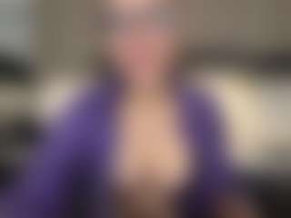Live cam show with Selene Wild - Gagging on Camiplay Live