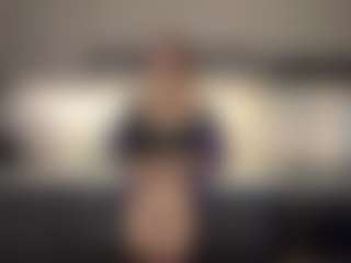 Live cam show with Selene Wild - Gagging on friskycurves.com