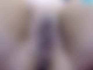 Live cam show with Elizabeth-Wild - Green Eyes on friskycurves.com