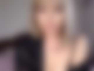 Lara MILF webcam performer live streaming