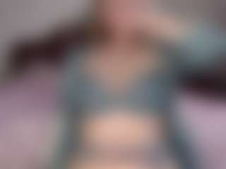 Live cam show with Lara - Middle Aged on studioflirtlive.com