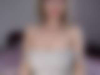 Live cam show with Lara - Middle Aged on CamwithHer
