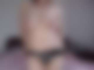 Live cam show with Lara - Chubby on CamClone
