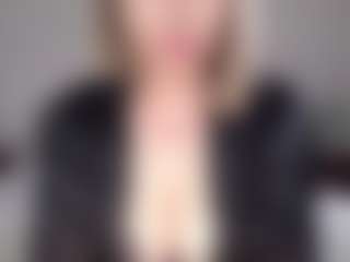 Lara MILF webcam performer live streaming