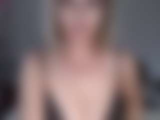 Live cam show with Lara - Big Ass on Dare Cams