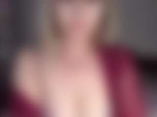 Lara MILF webcam performer live streaming