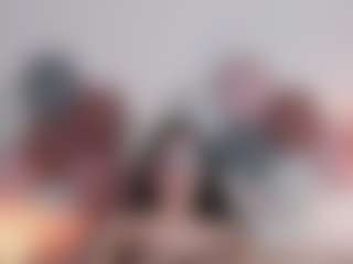 Live cam show with EmilyWatsonn - Glasses on Free Soda