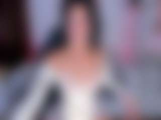 Live cam show with AlessaRomero - Living Room on Camsoda
