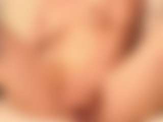 Live cam show with CassieHilton - Housewife on instabang