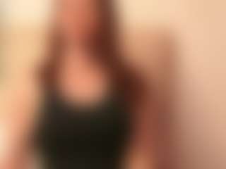 Live cam show with CassieHilton - Housewife on Camiplay Live