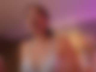 Live cam show with CorinneRusso - Small Ass on AdultVida.com