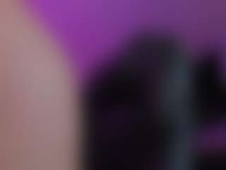 Live cam show with CorinneRusso - Solo on Camsoda