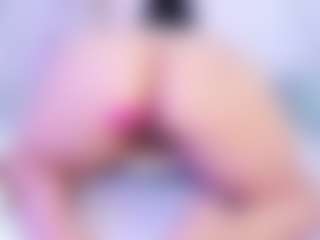Live cam show with Shalom - Petite on hotwifechat.live