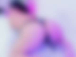 Shalom MILF webcam performer live streaming