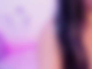 Shalom MILF webcam performer live streaming