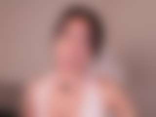 Live-camshow met GigiLee - Striptease op Camsoda
