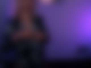 Live cam show with blondie-melisa - Smoking on friskycurves.com