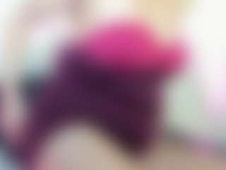 blonde-mature MILF webcam performer live streaming