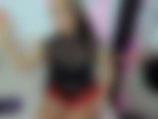 blonde-mature MILF webcam performer live streaming