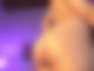 Live cam show with ElizabethMansson - Skinny on AdultVida.com