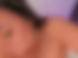 Live cam show with AmberLewis - Moaning on Pornisteam.com