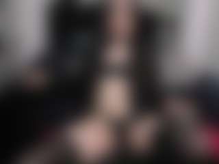 Live cam show with AmyAloqua - Camel Toe on CamwithHer