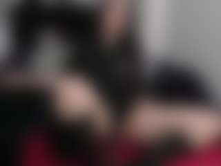 Live cam show with AmyAloqua - Petite MILF on TottyGirls