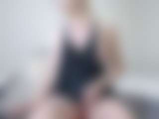 Live cam show with Anna-Stellari - Blonde Hair MILF on friskycurves.com