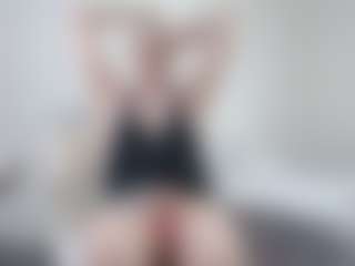 Live cam show with Anna-Stellari - Public on madthumbs