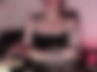 Live cam show with AgathaBolton - Old on CamClone