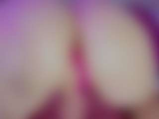 Live cam show with Ariana - Fake Tits on CSO-WL