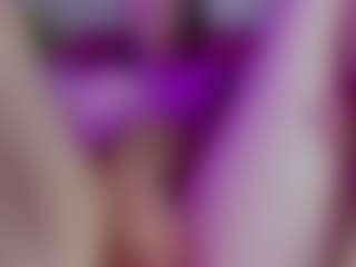 Live cam show with Ariana - Implants on CamClone