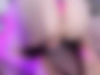 Live cam show with Ariana - Caucasian on Camsoda