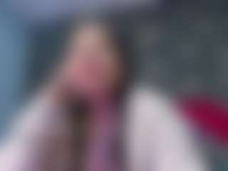 Live cam show with Kendra - Black MILF on TottyGirls