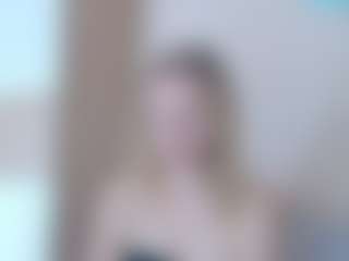 Live cam show with Servallinya - Shaved Pussy Mature on Strip Flash - Live Sex Shows