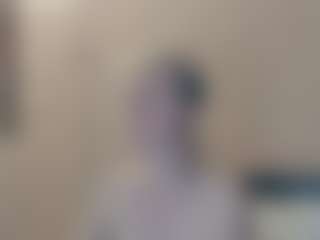 Live cam show with Servallinya - Shaved Pussy MILF on Hubzter Live