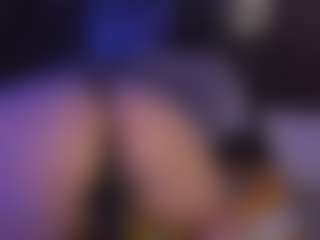 Live cam show with Sofiia-Rubb - Spank Red Hair on livesuperchat.net