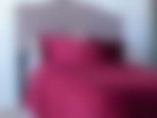 Live cam show with YAYA - Tight on StripNow