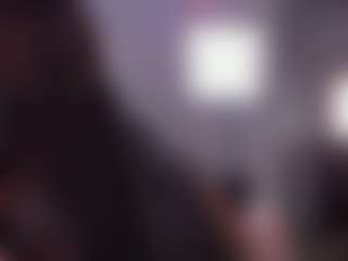 Live cam show with YAYA - Tight on AdultVida.com