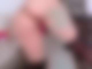 Live cam show with LauryMoons - Cock Rating on Fit Hotties
