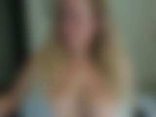 Live cam show with Beauty4AGent - Blonde Hair MILF on Camsoda