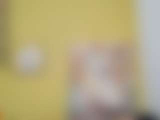 Hugekira's Live Sex Cam Show